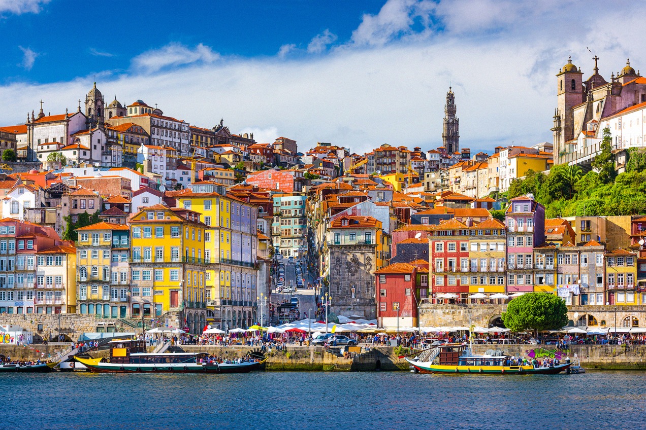 Colourful house fronts of the Ribeira in Porto seen from the Douro